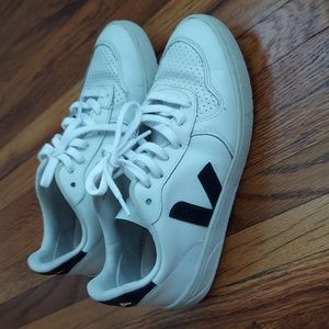 VEJA V-10 Sneakers, SIZE 6 US